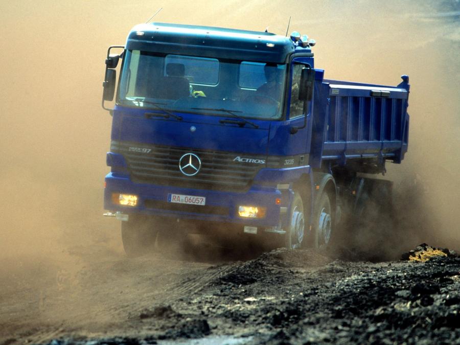  Mercedes-Benz Actros 3235 1997 года  (фото 1 из 3)